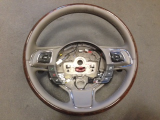 Halve wood/cashew leather steering wheel